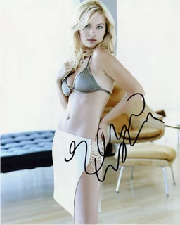 Elisha Cuthbert autograph