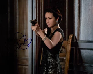 Megan Boone autograph