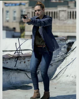 Anabelle Acosta autograph