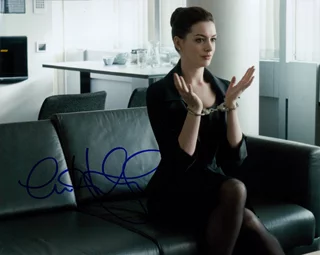 Anne Hathaway autograph