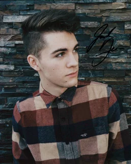 Jordan Doww autograph