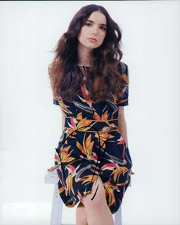 Dylan Gelula autograph