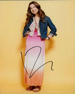 Dylan Gelula autograph