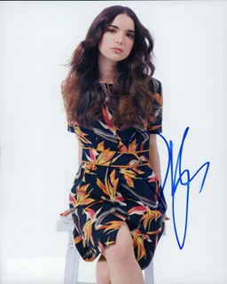 Dylan Gelula autograph