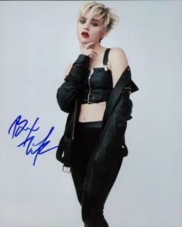 Bex Taylor-Klaus autograph