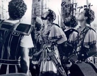 Gary Raymond autograph