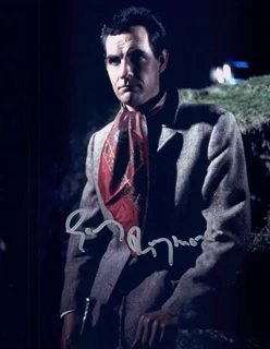 Gary Raymond autograph