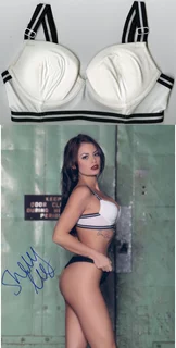 Shelly Lee autograph