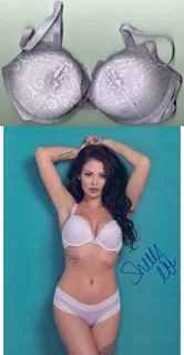 Shelly Lee autograph