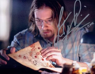 Lou Taylor Pucci autograph