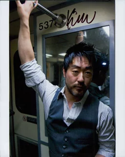 Kenneth  Choi autograph