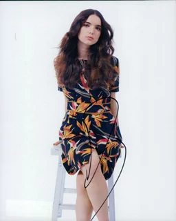 Dylan Gelula autograph