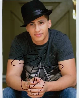 Carlito Olivero autograph
