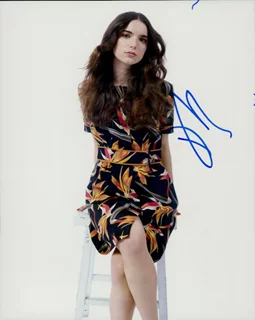 Dylan Gelula autograph