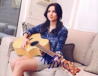 Ryan Newman autograph