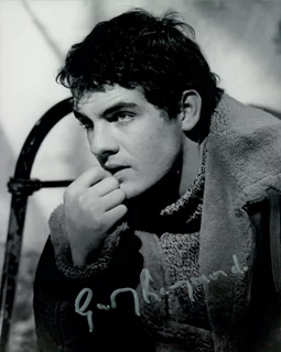 Gary Raymond autograph