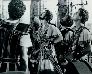 Gary Raymond autograph