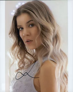 Meghan Rienks autograph