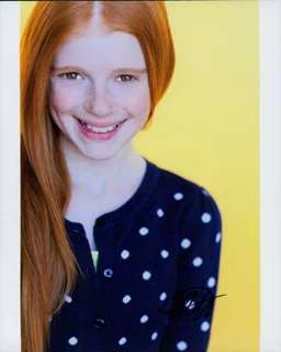 Hannah McCloud autograph