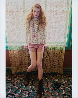 Hannah McCloud autograph