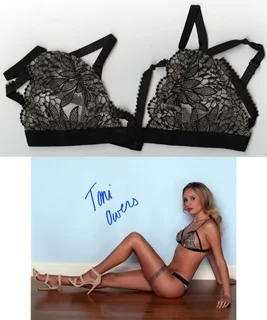 Toni Owens autograph