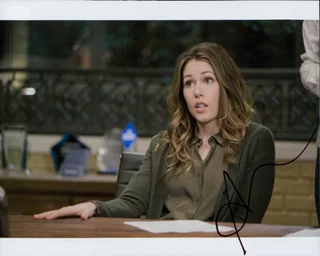 Amanda Crew autograph