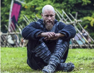 Travis Fimmel autograph