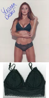 Leanna Decker autograph