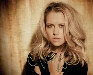 Teresa Palmer autograph