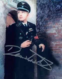 Derren Nesbitt autograph