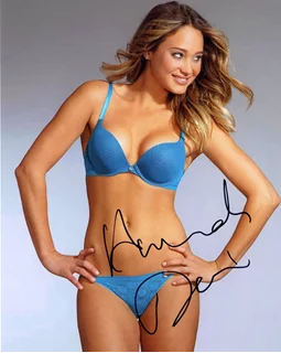 Hannah Davis autograph