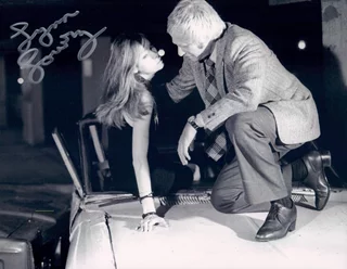 Lynn Lowry autograph