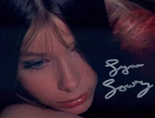 Lynn Lowry autograph