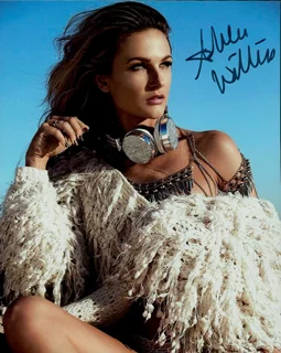 Ashlee Willis autograph