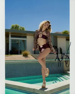 Kimberly Cozzens autograph