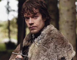 Alfie Allen autograph