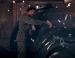 Julian Glover autograph