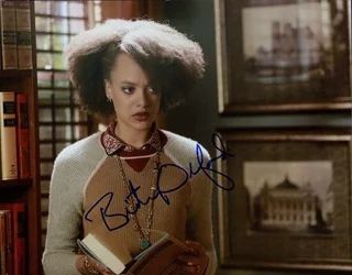 Britne Oldford autograph