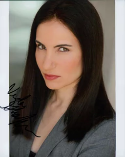 Vida Ghaffari autograph