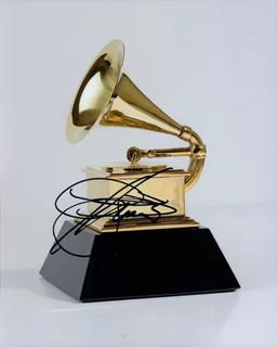 Gene Simmons autograph