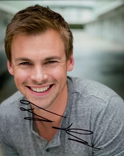 Tommy Dewey autograph