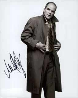 Michael Kelly autograph