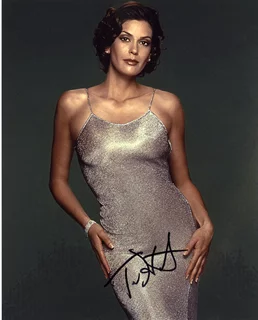 Teri Hatcher autograph