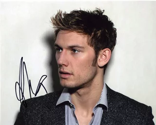 Alex Pettyfer autograph
