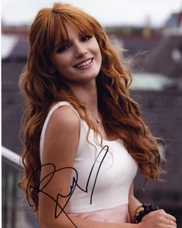 Bella Thorne autograph