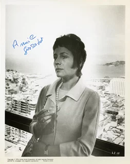 Annie Girardot autograph