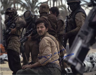 Diego Luna autograph