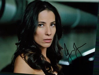 Jossara Jinaro autograph