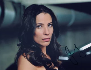 Jossara Jinaro autograph