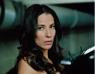 Jossara Jinaro autograph